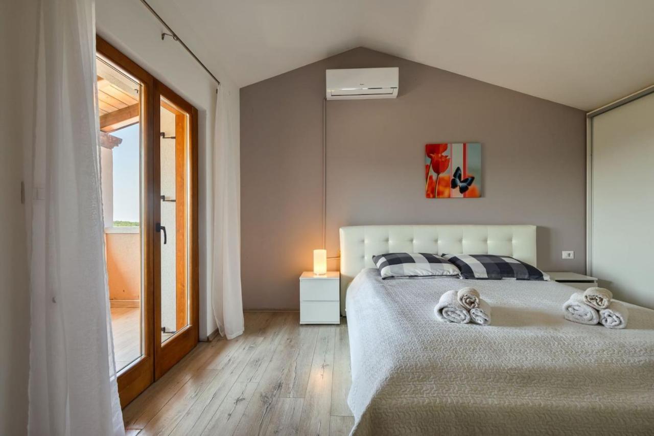 Activity Villa Gita With Pool And Grill In Tinjan Экстерьер фото