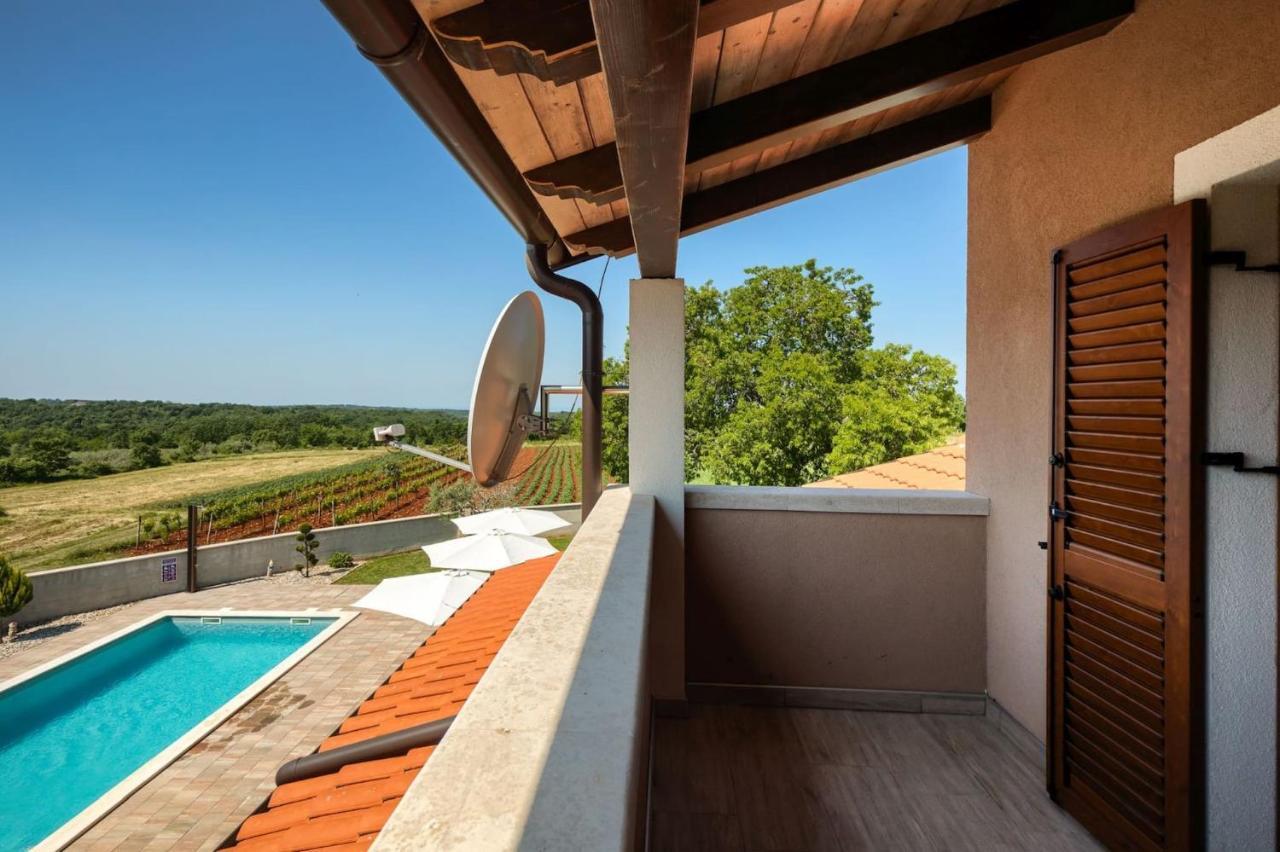 Activity Villa Gita With Pool And Grill In Tinjan Экстерьер фото