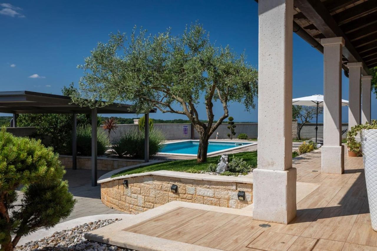 Activity Villa Gita With Pool And Grill In Tinjan Экстерьер фото