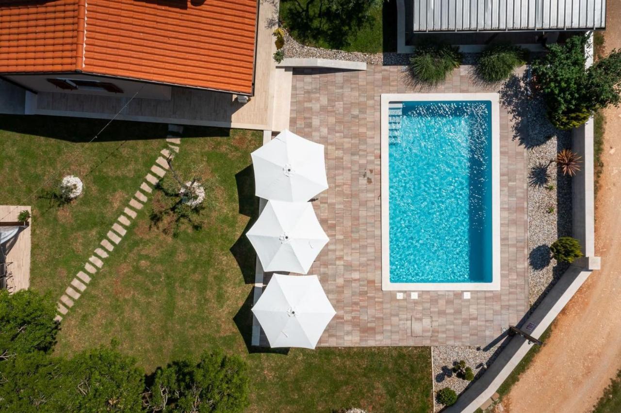 Activity Villa Gita With Pool And Grill In Tinjan Экстерьер фото
