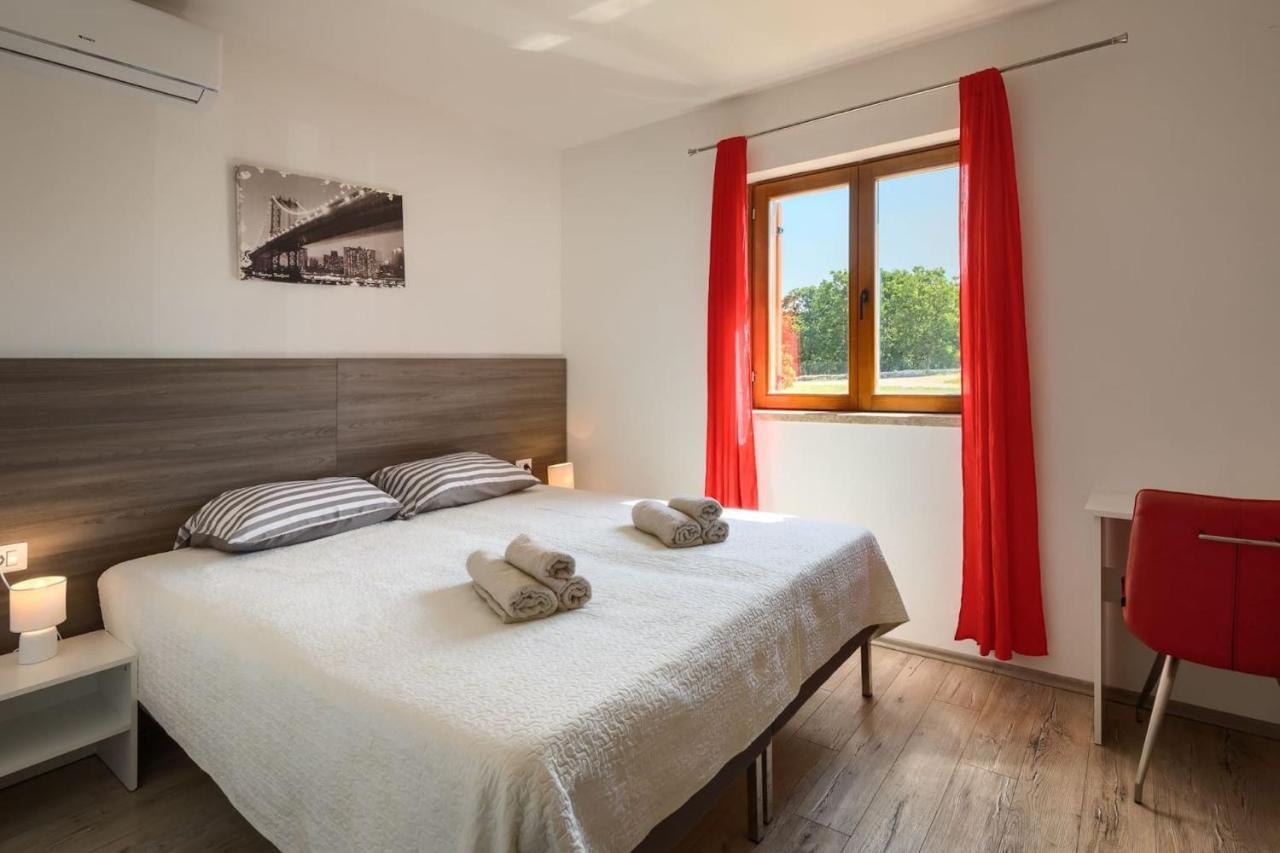 Activity Villa Gita With Pool And Grill In Tinjan Экстерьер фото