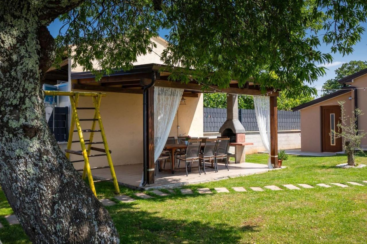 Activity Villa Gita With Pool And Grill In Tinjan Экстерьер фото