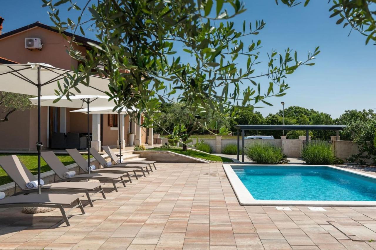 Activity Villa Gita With Pool And Grill In Tinjan Экстерьер фото