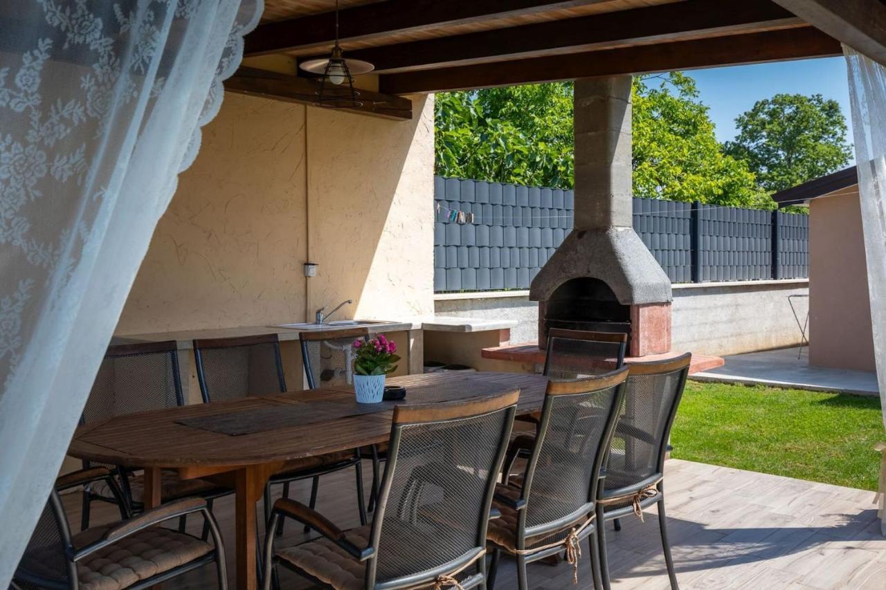 Activity Villa Gita With Pool And Grill In Tinjan Экстерьер фото